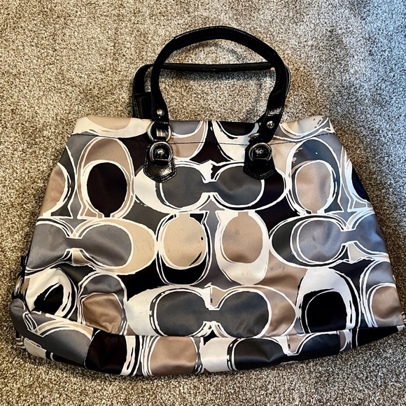 Coach Ashley Scarf Print - Picture 2 of 6